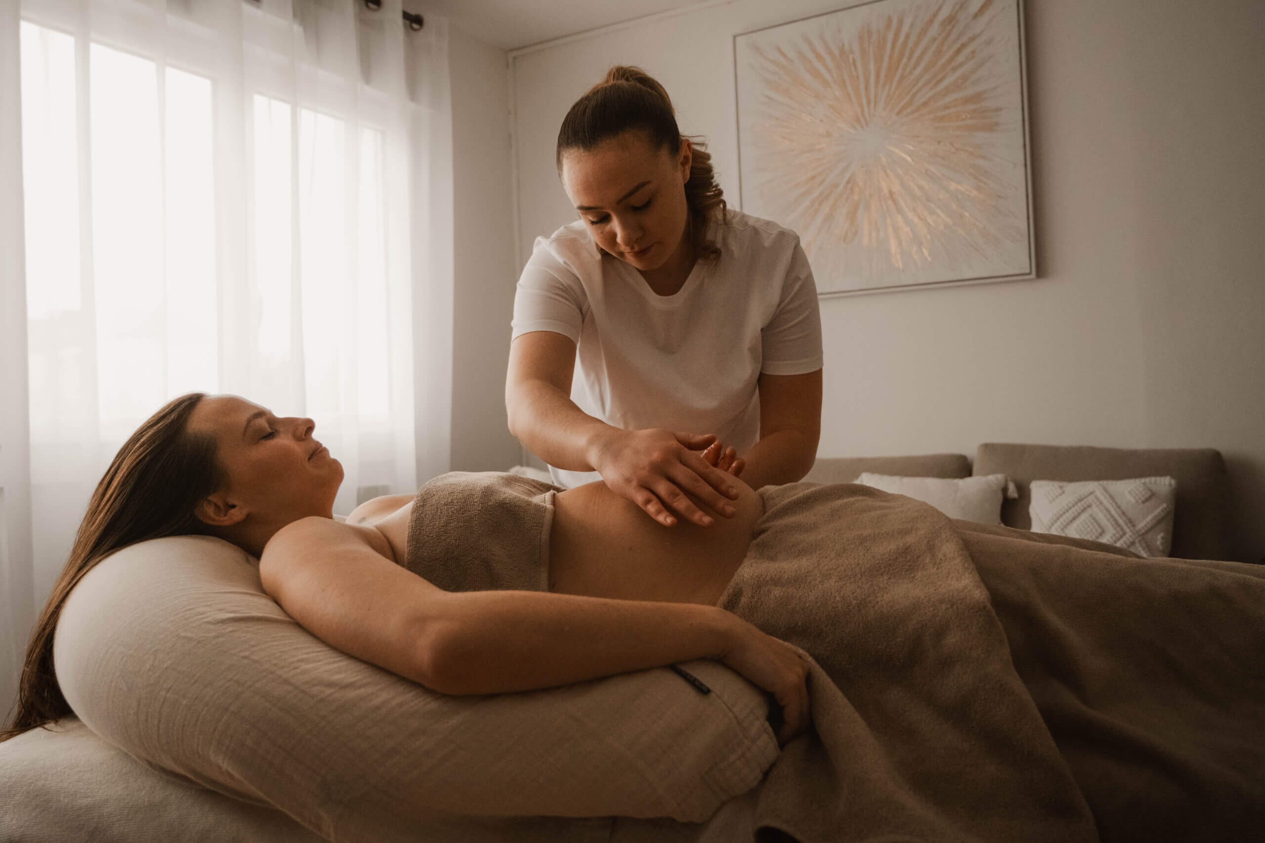 Découvrez les soins prénatal de chez Nuages de Bébé.