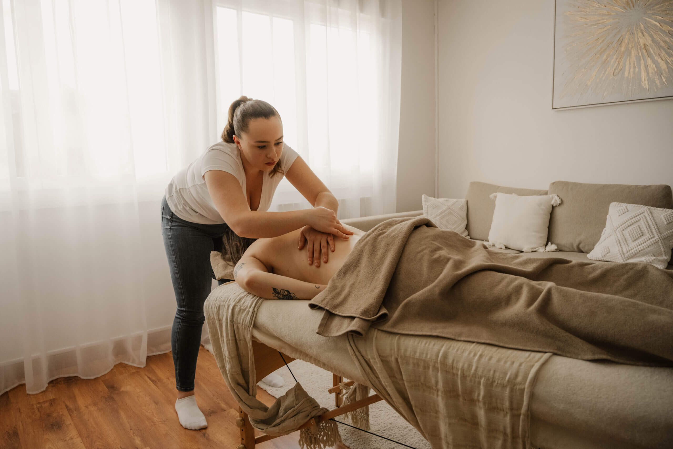 Soin de massage post natal effectué par nuages de bébé à Bourges.